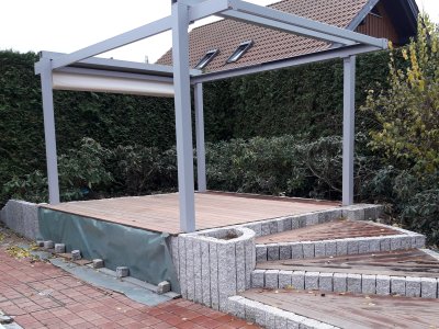 Die Hella Shade Pergola mit wasserdichten und witterungsbeständigen Tuch von Frimey in Fulda.