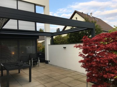 Die Gibus Zenit Pergola an einen Architektenhaus in Kassel von Frimey in Fulda.