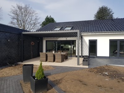 Das schöne Lamellendach Projekt in Dortmund auf einer Terrasse von Frimey in Fulda.