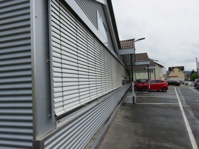 Frimey Raffstore/Jalousien - Projekt in Schlüchtern bei Ekinci GYM Fintessstudio.