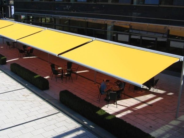 Die Standmarkise von Klaiber in moduler Anbauversion für große Restaurant Terrassen in der Gastronomie.
