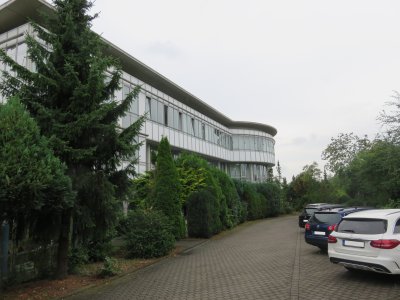 Das Sonnenschutz - Projekt mit Fassadenmarkisen an einem Bürogebäude in Fulda / Kohlhaus, von Frimey.