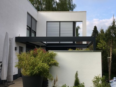 Die Gibus Zenit Pergola an einen Architektenhaus in Kassel von Frimey in Fulda.