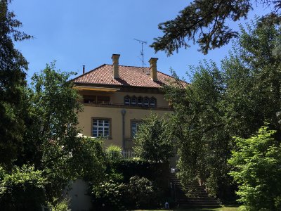 Die Hella C2 Markise mit Varioplus Rollo an einer historischen Villa in Schlitz, von Frimey in Fulda.