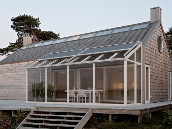 Unsere hochwertigen Wintergartenmarkisen schützen Ihre Glaskonstruktion vor Sonneneinstrahlung und sparen Energiekosten.