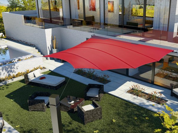 Das Sonnensegel Trapez von C4Sun an einem modernen Wohnhaus mit Gartenfläche und Gartenmöbel.