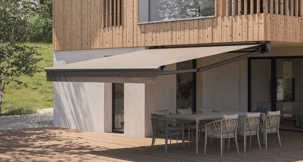 Markise mit Schutzdach