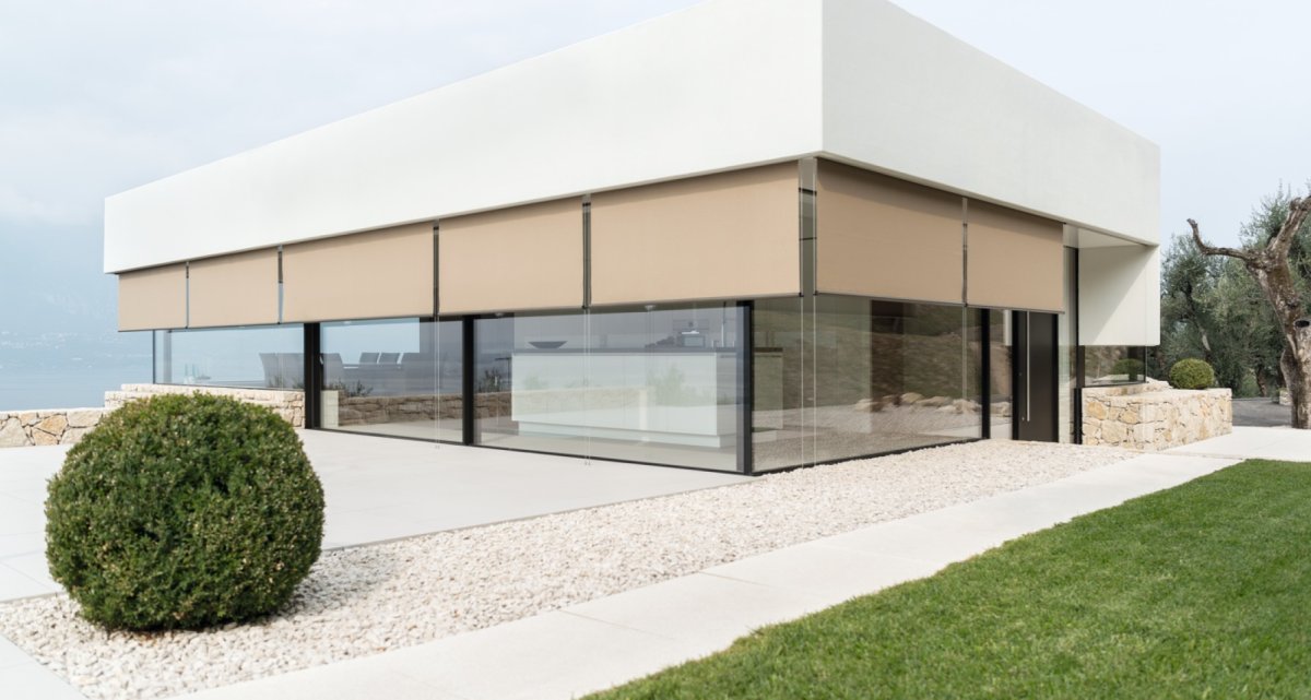 Markise senkrecht am Fenster