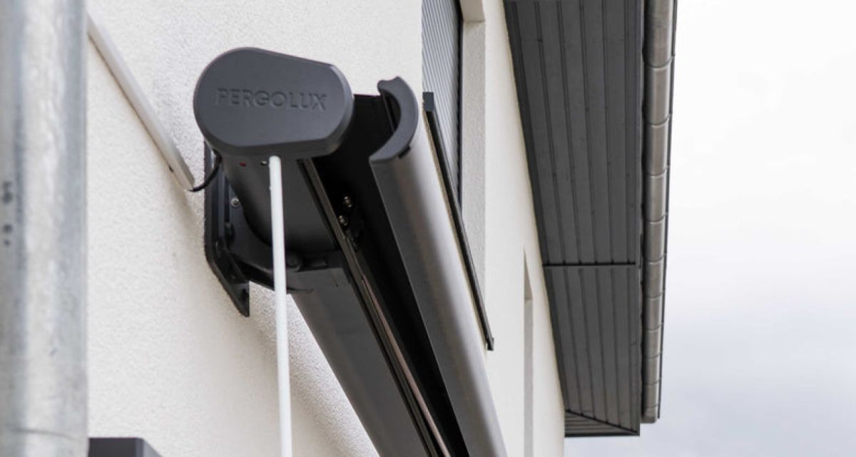 Die Pergolux Markise besitzt eine Nothandkurbel falls der Strom ausfällt kann die Markise eingekurbelt werden, bei Frimey GmbH.