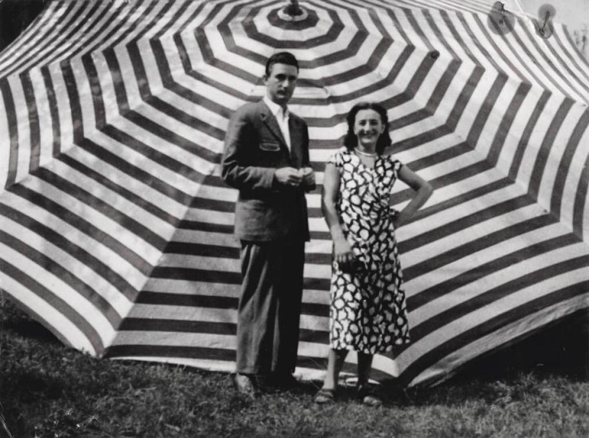 Die tradtionreiche Unternehmen Gaggio aus Venedig, stellt seitüber 65 Jahren Sonnenschirme in Italien her.