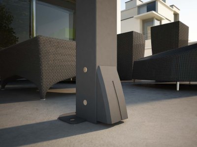 Der moderne Pfosten der Hella Sintesi Pergola mit Regenablauf, welcher an ein Regenrinnensystem angeschlossen werden kann.