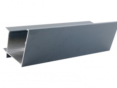 Die Dachrinne unserer Terrassendächer im kantigen Design mit schmaler Form.